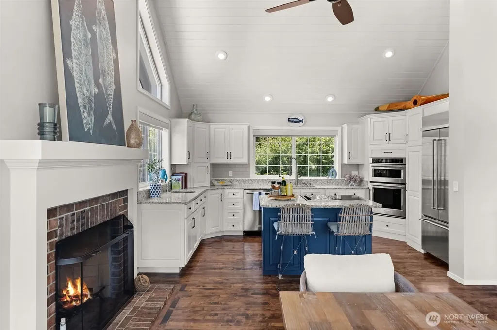 586 North Shore Boulevard Fox Island WA 98333