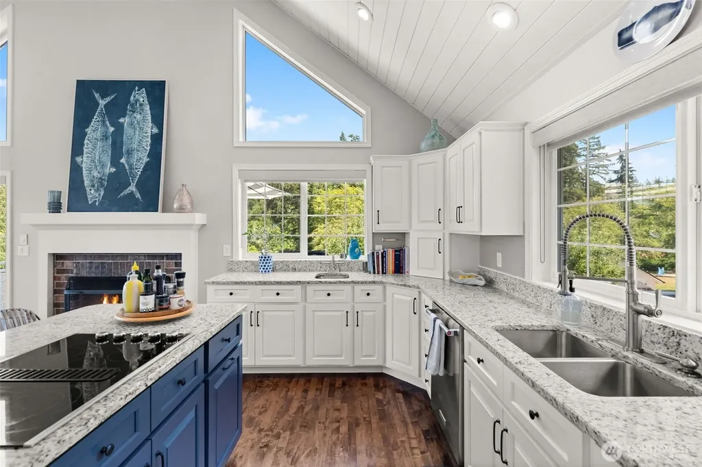 586 North Shore Boulevard Fox Island WA 98333