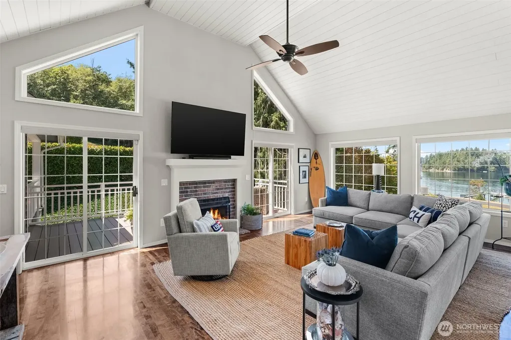 586 North Shore Boulevard Fox Island WA 98333