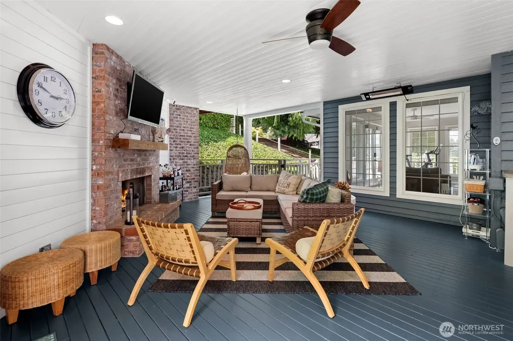 586 North Shore Boulevard Fox Island WA 98333