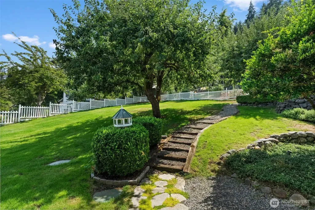 586 North Shore Boulevard Fox Island WA 98333