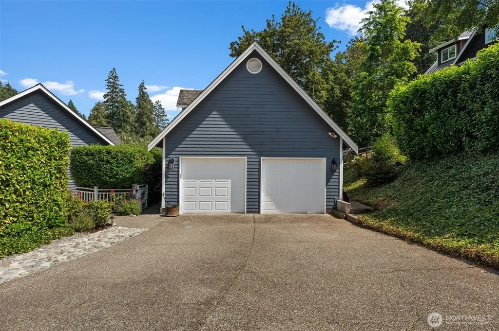 586 North Shore Boulevard Fox Island WA 98333