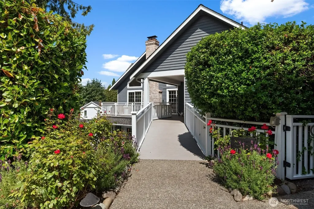 586 North Shore Boulevard Fox Island WA 98333