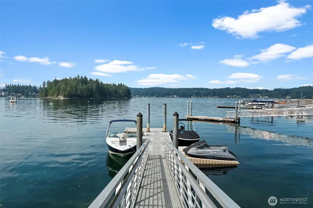 586 North Shore Boulevard Fox Island WA 98333