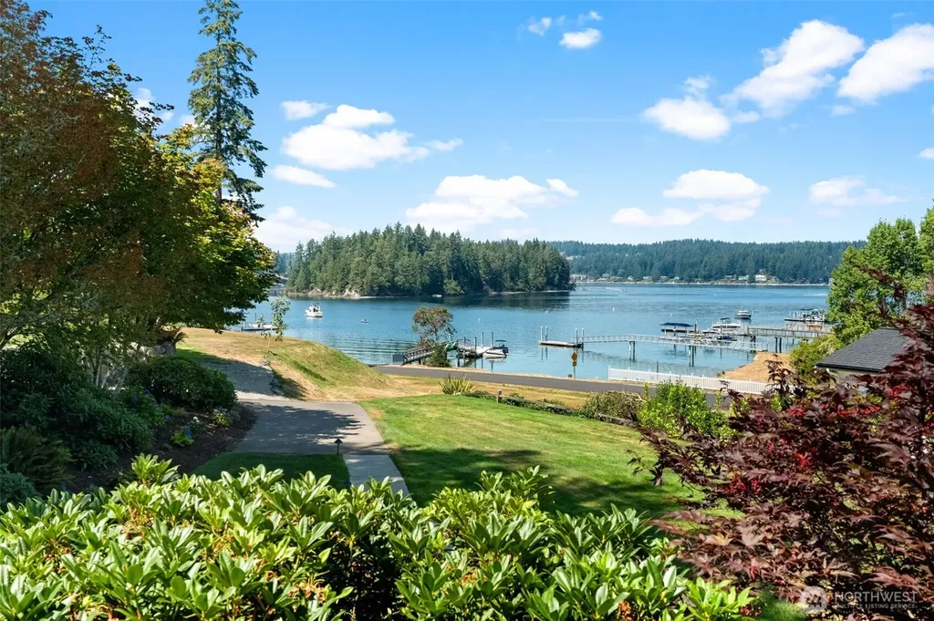 586 North Shore Boulevard Fox Island WA 98333