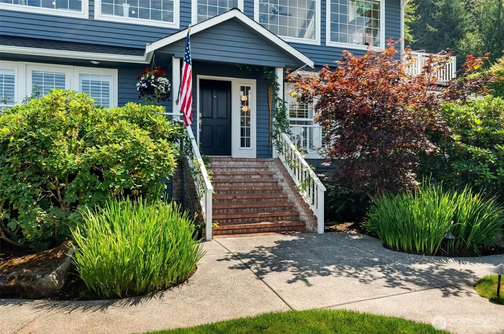 586 North Shore Boulevard Fox Island WA 98333