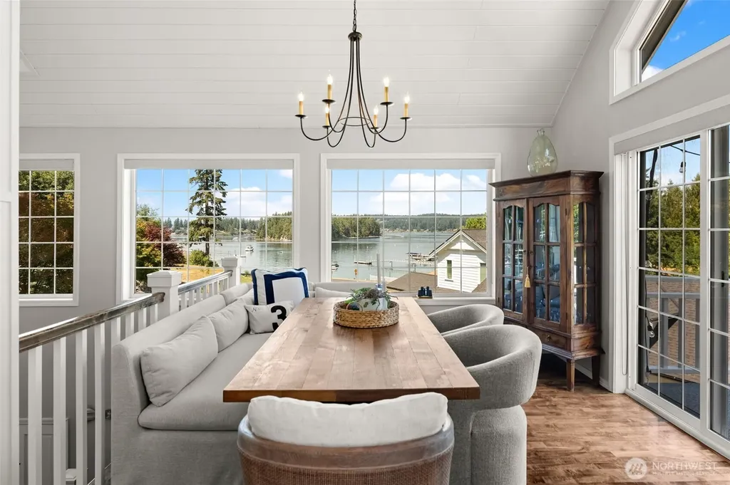 586 North Shore Boulevard Fox Island WA 98333