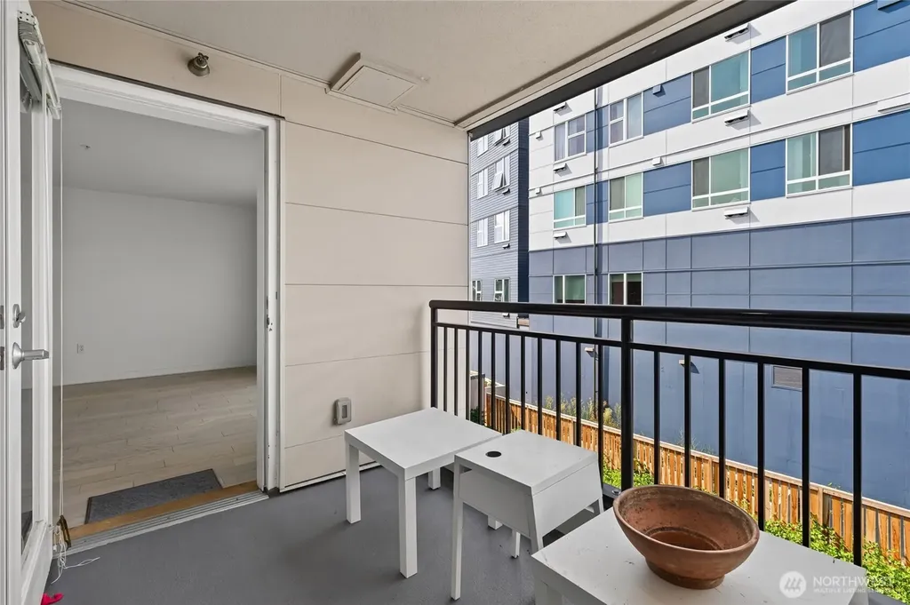 321 10th Avenue S Seattle WA 98104
