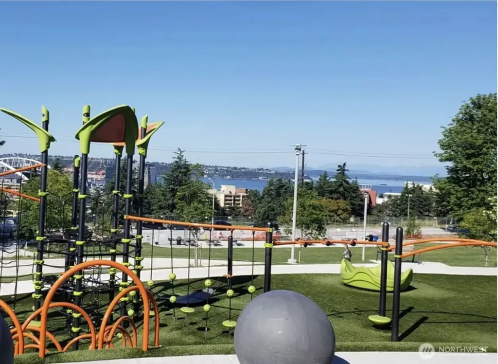 321 10th Avenue S Seattle WA 98104