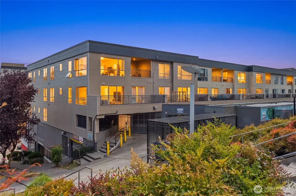 321 10th Avenue S Seattle WA 98104