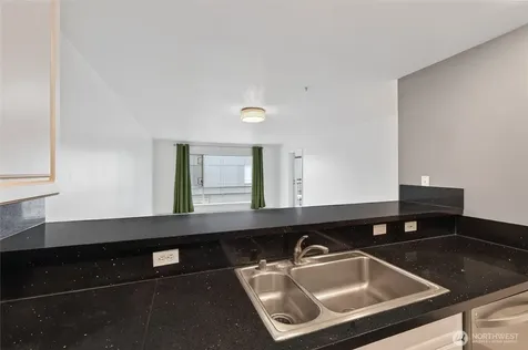 321 10th Avenue S Seattle WA 98104
