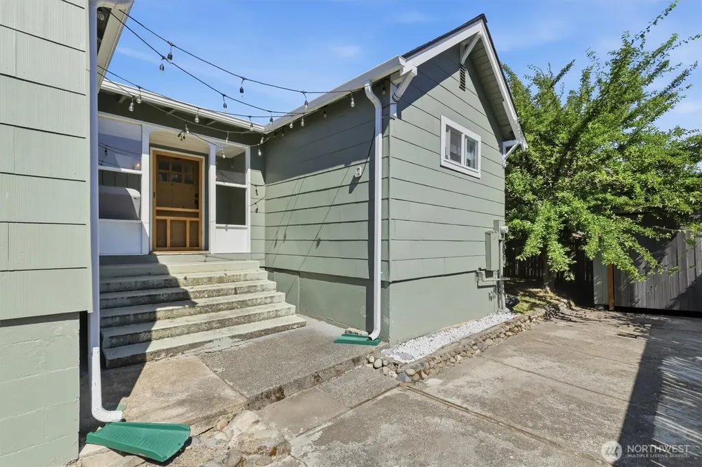 214 E 68th Street Tacoma WA 98404