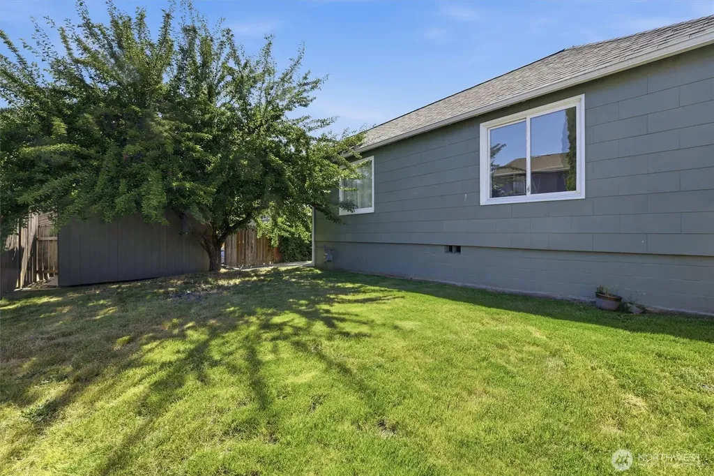 214 E 68th Street Tacoma WA 98404