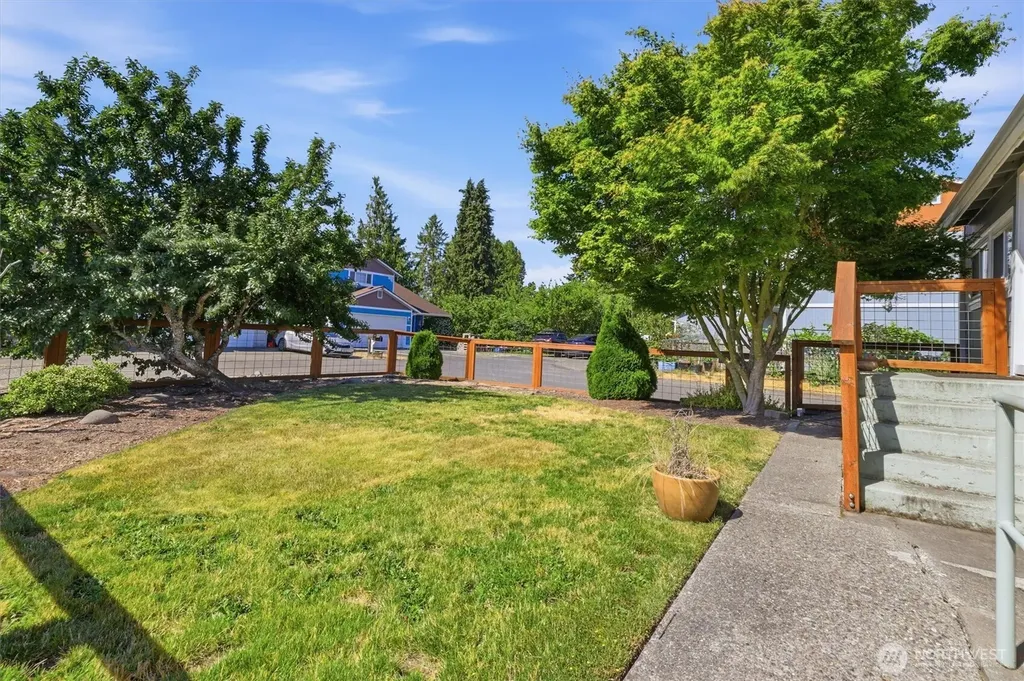 214 E 68th Street Tacoma WA 98404
