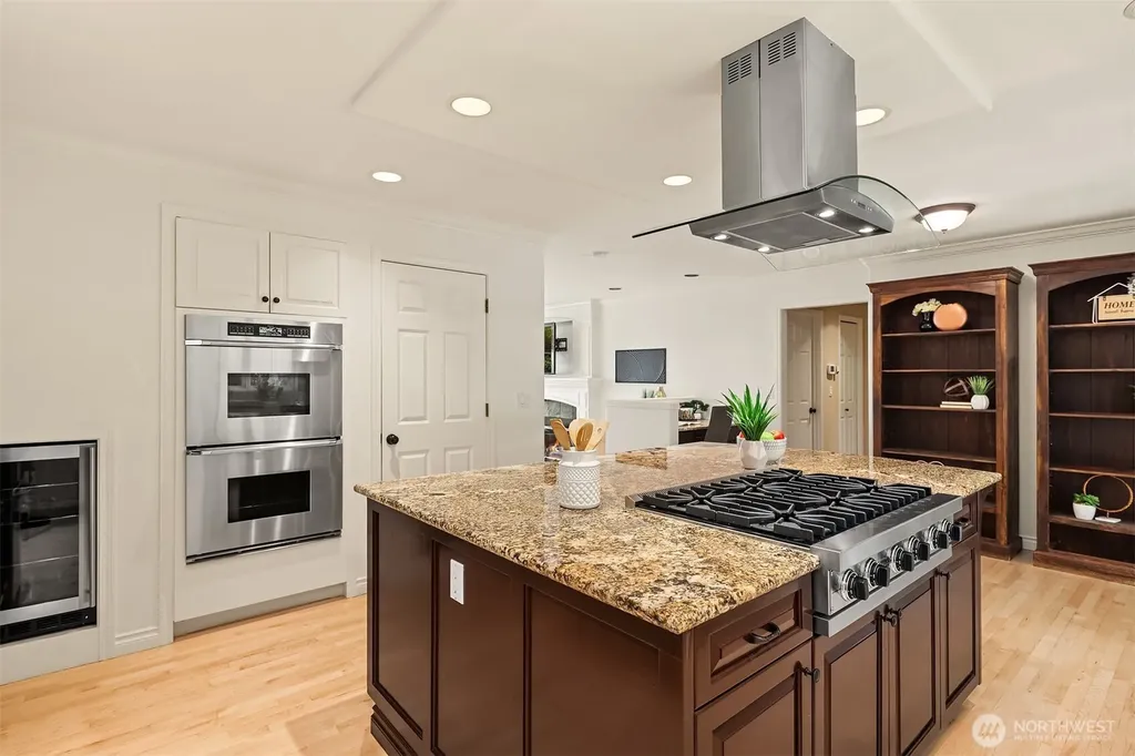 20230 NE 18th Place Sammamish WA 98074