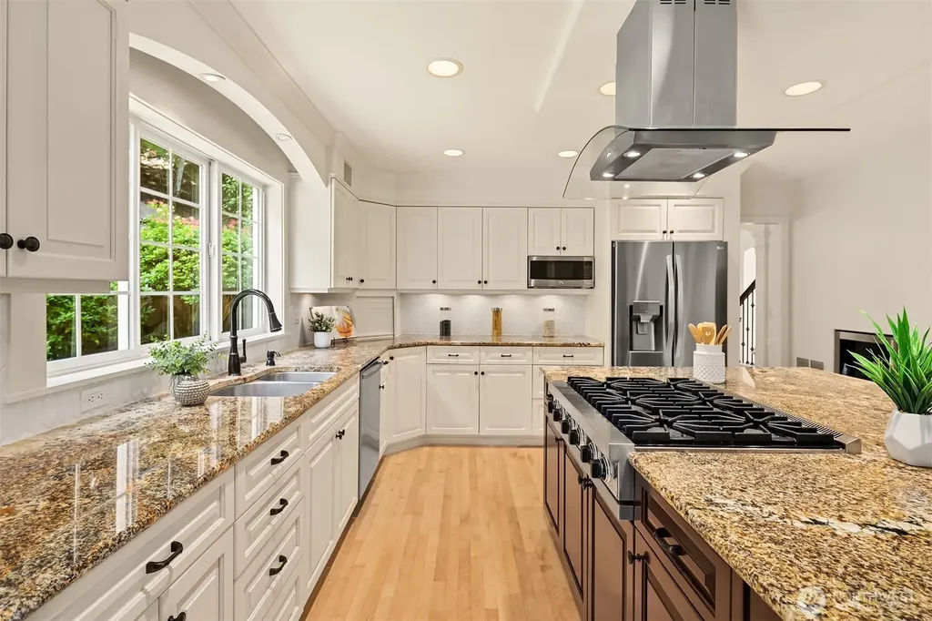 20230 NE 18th Place Sammamish WA 98074
