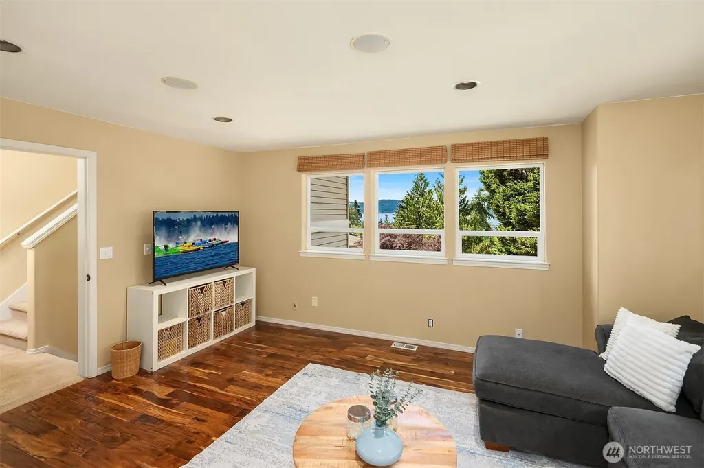20230 NE 18th Place Sammamish WA 98074