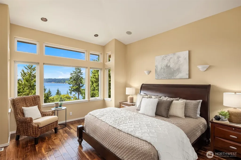 20230 NE 18th Place Sammamish WA 98074