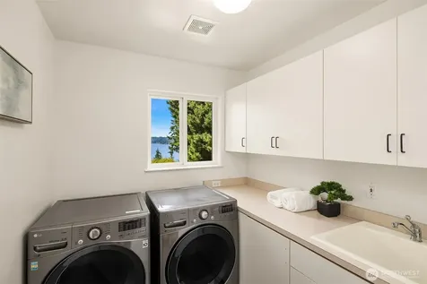 20230 NE 18th Place Sammamish WA 98074