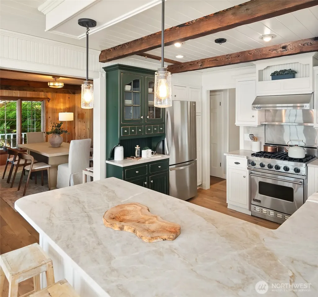 10157 SW 263rd Street Vashon WA 98070