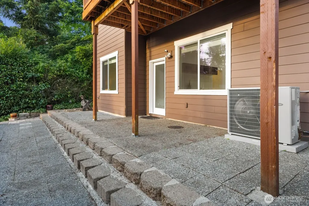 14008 SE 21st Place Bellevue WA 98007