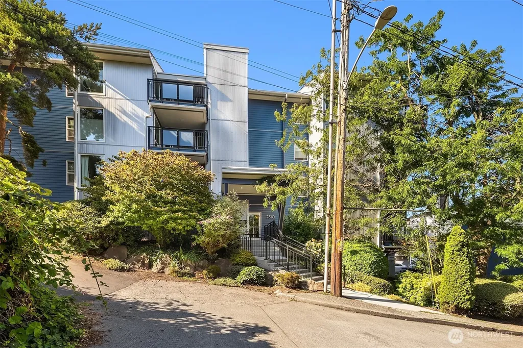 2510 W Bertona Seattle WA 98199