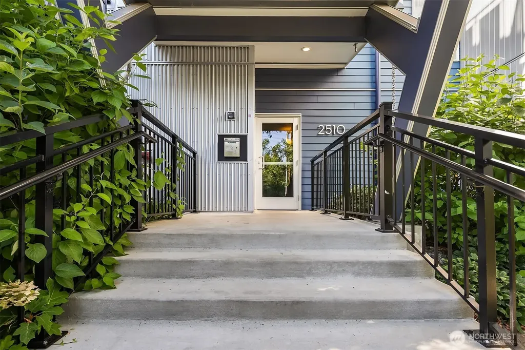 2510 W Bertona Seattle WA 98199
