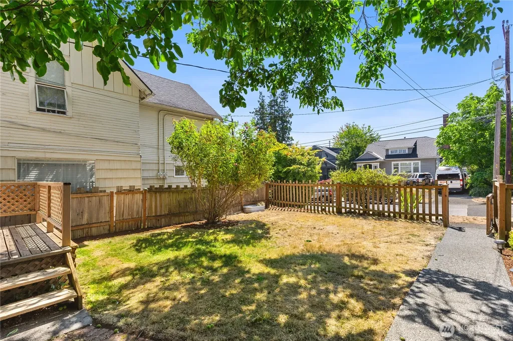 318 N 71st Street Seattle WA 98103