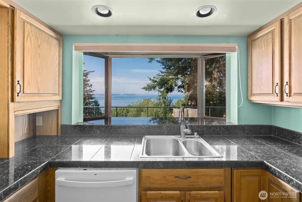 2186 Inverness Way Coupeville WA 98239