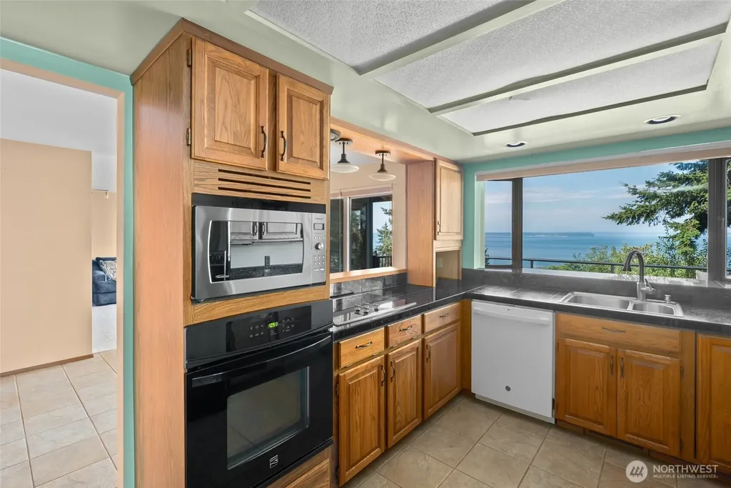 2186 Inverness Way Coupeville WA 98239