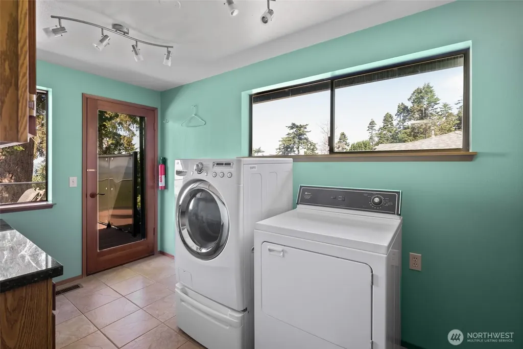 2186 Inverness Way Coupeville WA 98239