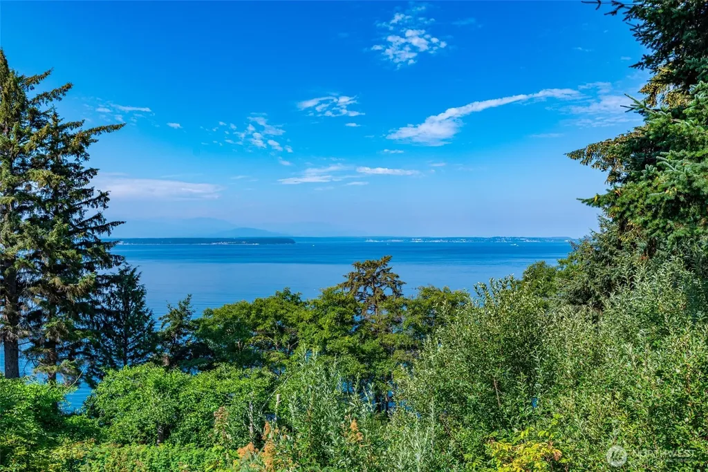 2186 Inverness Way Coupeville WA 98239