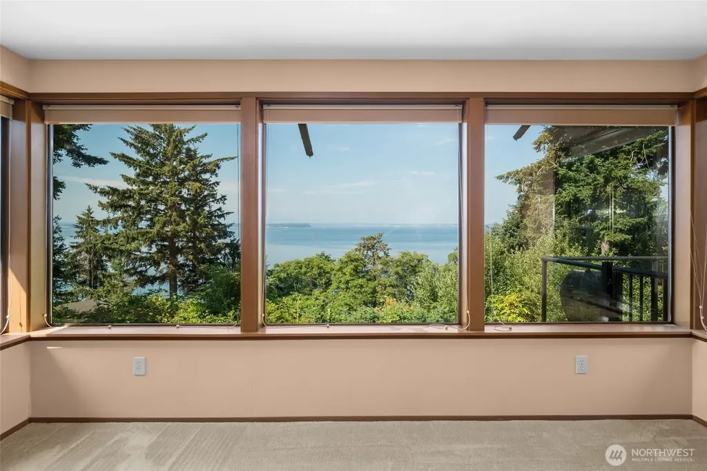 2186 Inverness Way Coupeville WA 98239