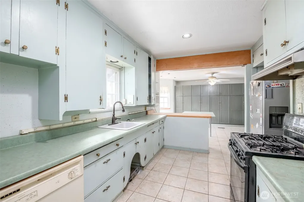 6122 Fawcett Avenue Tacoma WA 98408