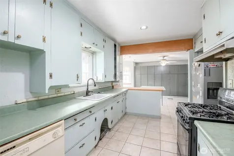 6122 Fawcett Avenue Tacoma WA 98408