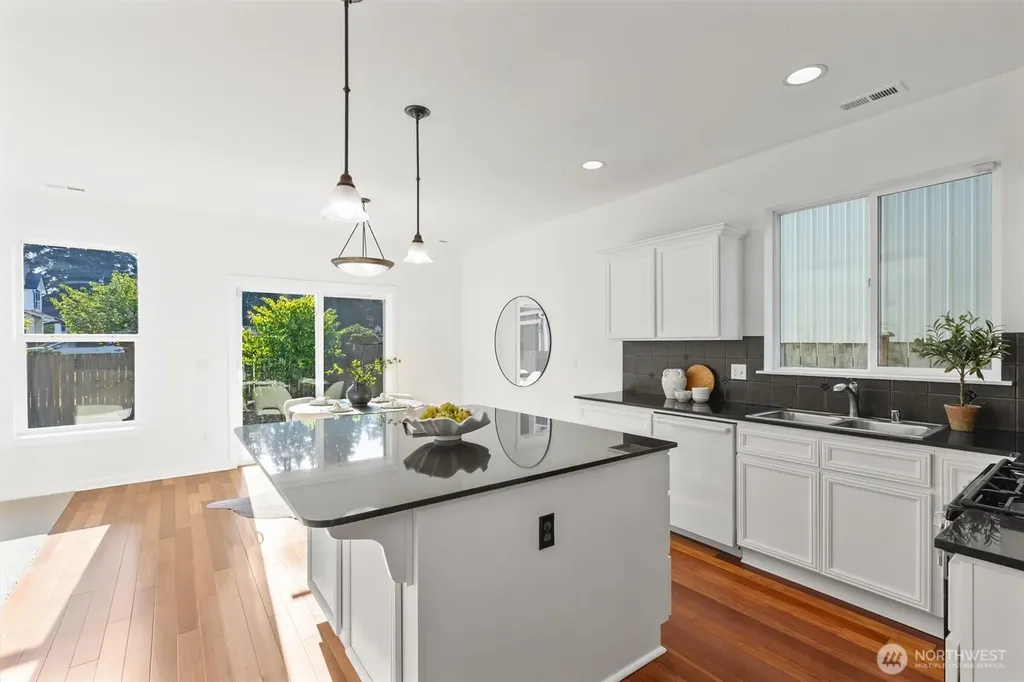 631 Ilwaco Avenue NE Renton WA 98059
