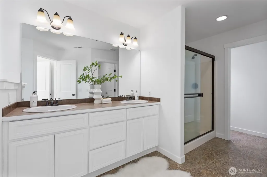 631 Ilwaco Avenue NE Renton WA 98059