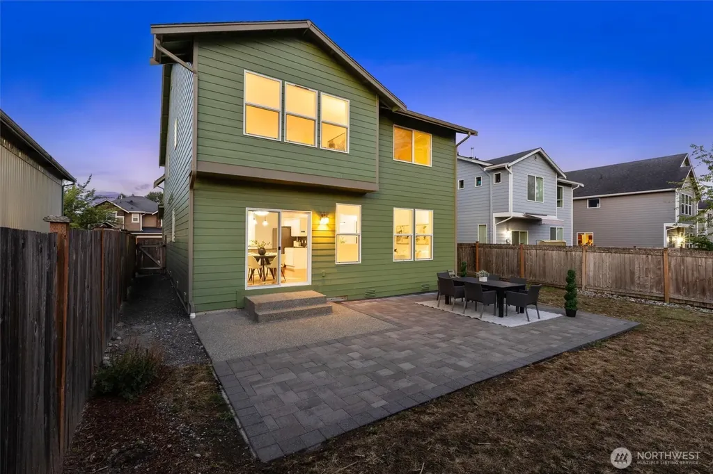 631 Ilwaco Avenue NE Renton WA 98059