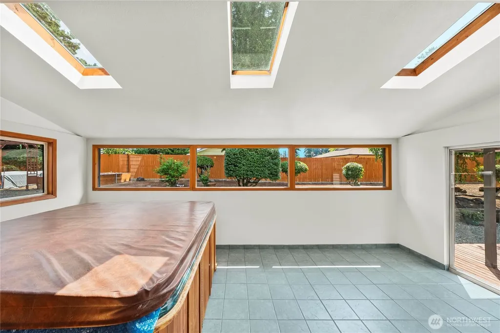 820 Monroe Avenue NE Renton WA 98056