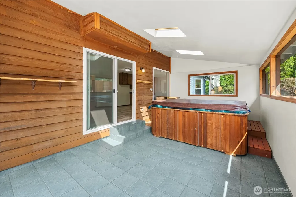 820 Monroe Avenue NE Renton WA 98056