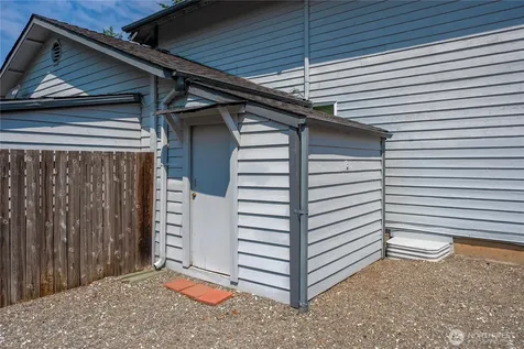 820 Monroe Avenue NE Renton WA 98056