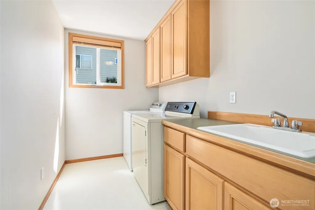 20534 NE 33rd Court NE Sammamish WA 98074