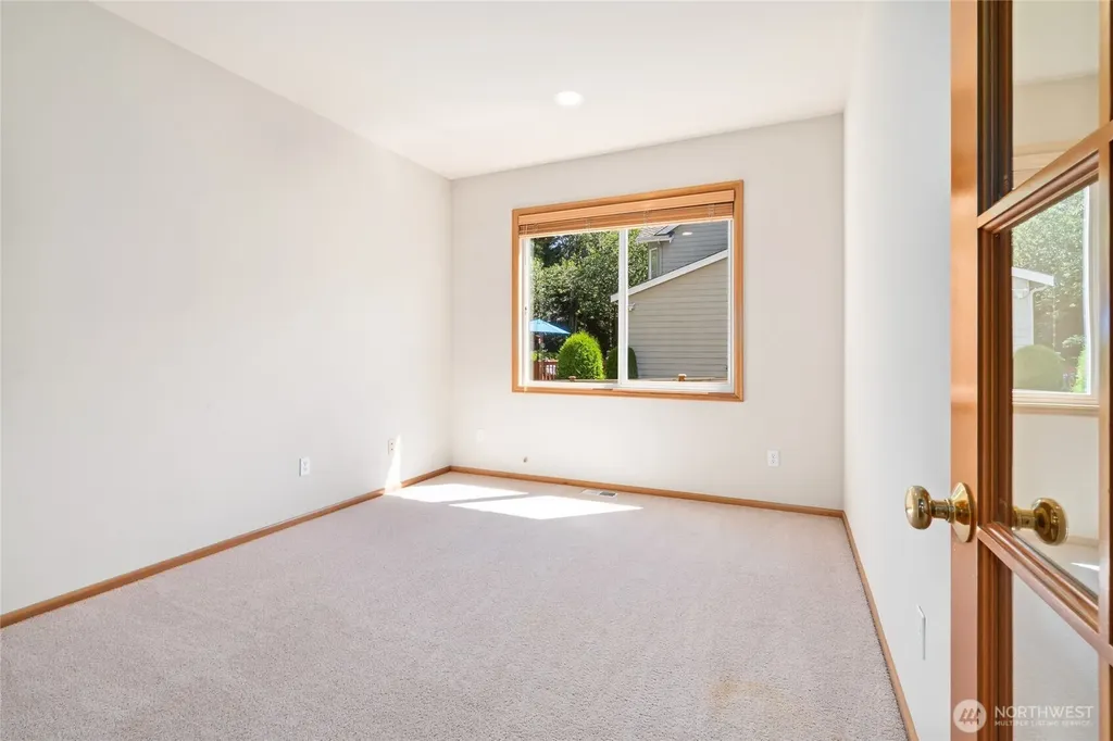 20534 NE 33rd Court NE Sammamish WA 98074