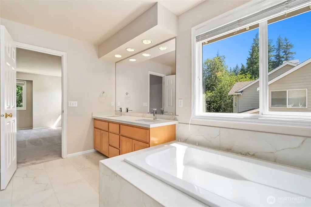 20534 NE 33rd Court NE Sammamish WA 98074