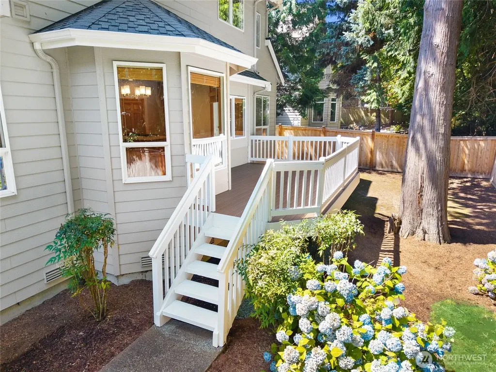 20534 NE 33rd Court NE Sammamish WA 98074