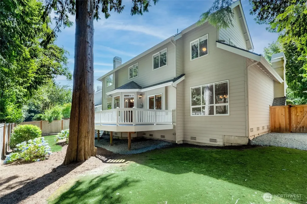 20534 NE 33rd Court NE Sammamish WA 98074