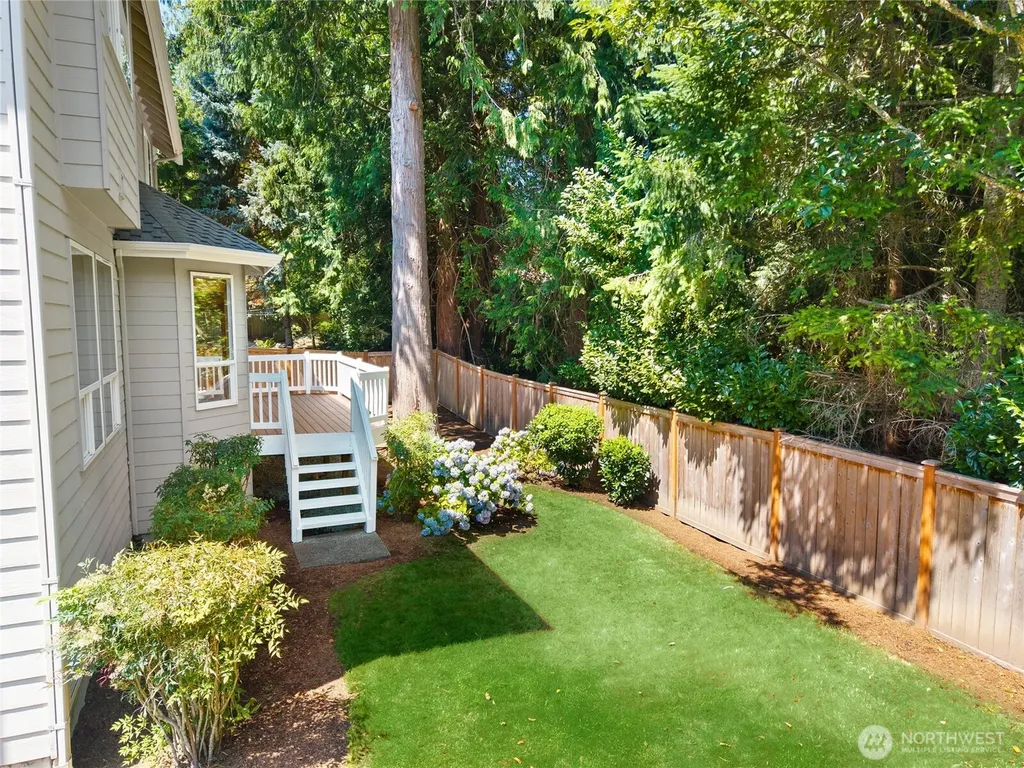 20534 NE 33rd Court NE Sammamish WA 98074