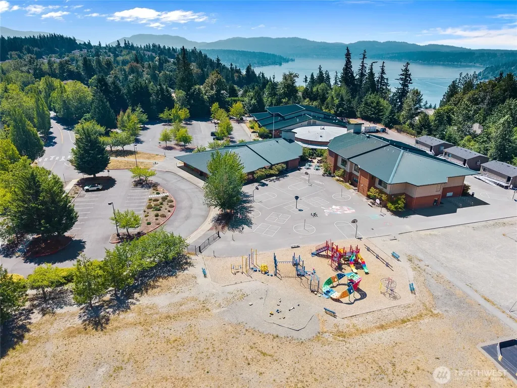 20534 NE 33rd Court NE Sammamish WA 98074