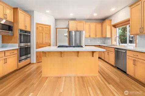 20534 NE 33rd Court NE Sammamish WA 98074