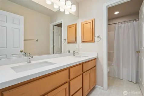 20534 NE 33rd Court NE Sammamish WA 98074